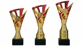 Trofee met kunststof cupje goud-rood Trofee met kunststof cupje goud-rood